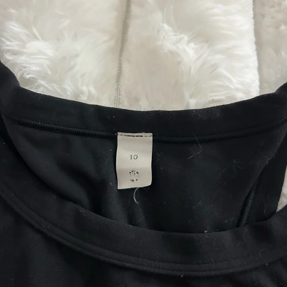 lululemon athletica Women's Sleek Black Tank Top - Picture 2 of 5